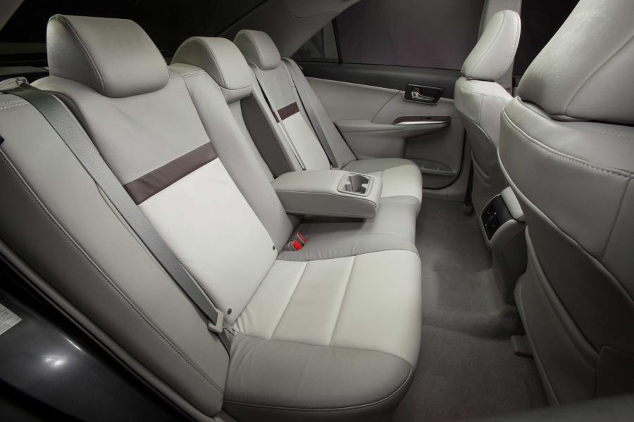  Toyota Camry XLE 2012 года  (фото 7 из 16)